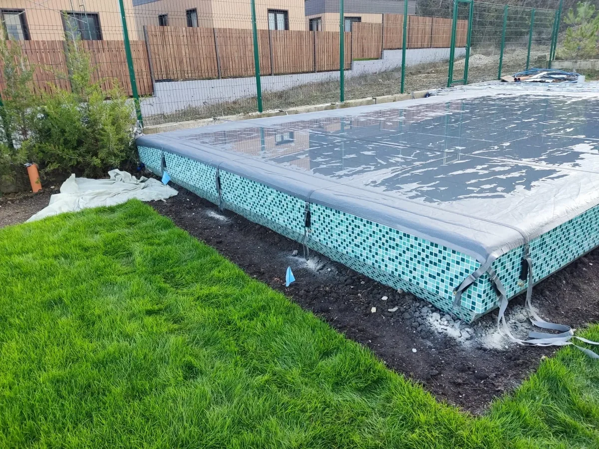 Батутное покрывало на бассейне в Новом Уренгое